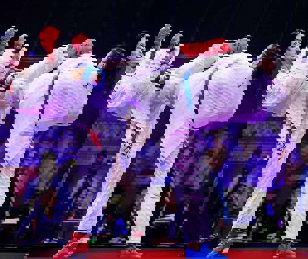 1900891