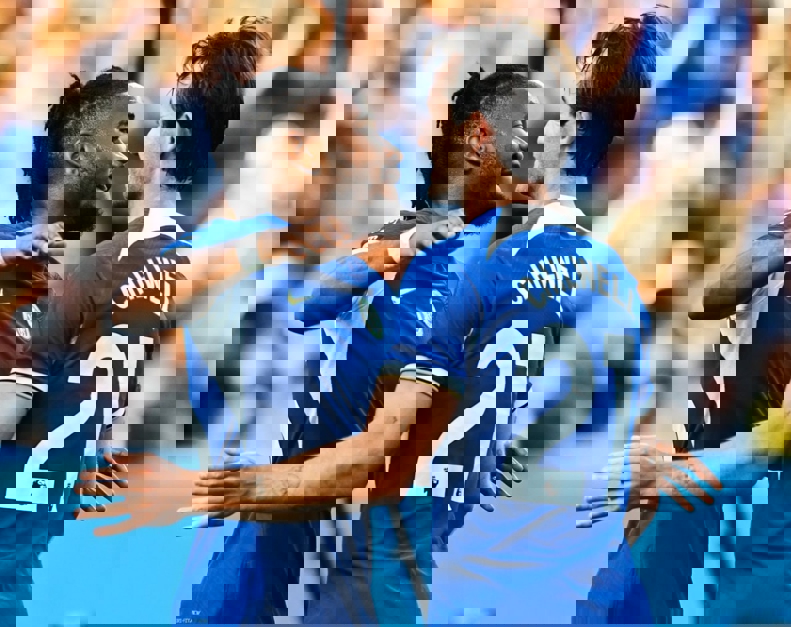 1900899