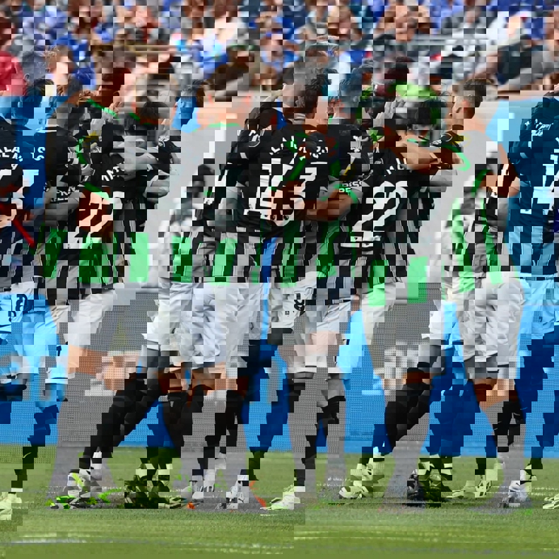 1900898