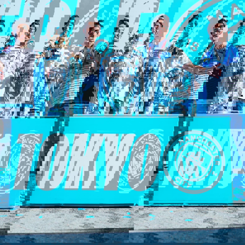 1900969