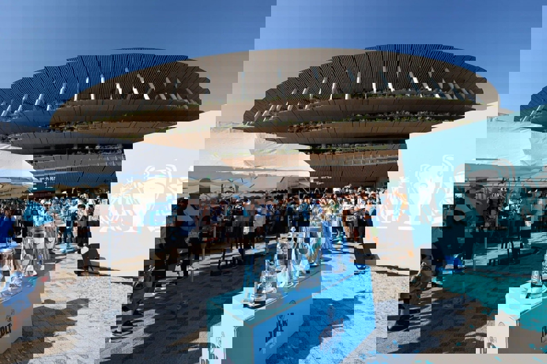 1900968