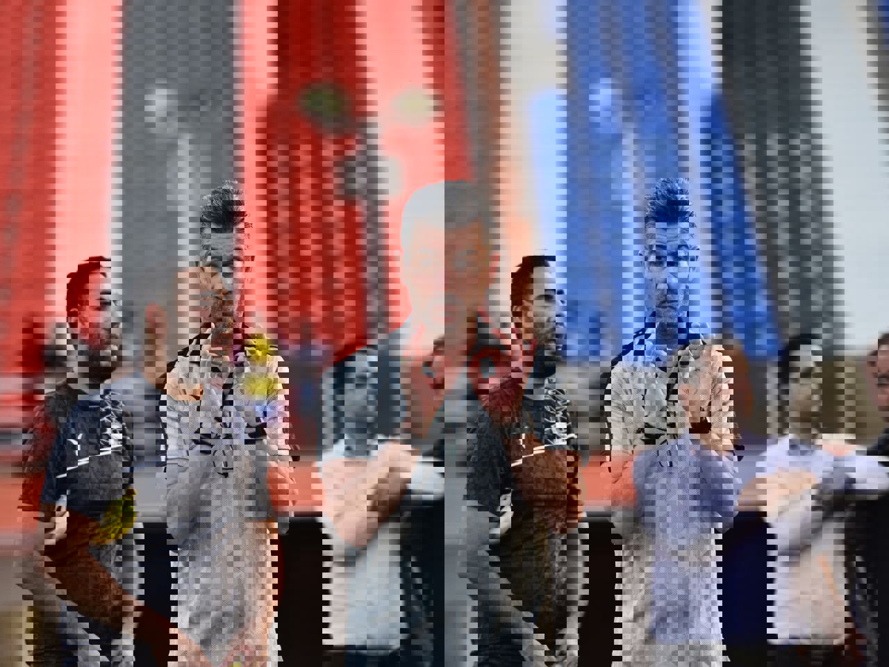 1901372