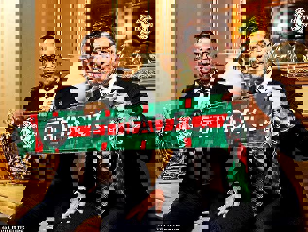 جرارد نحسی خود را به الاتفاق آورده!
