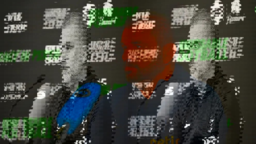 1901572