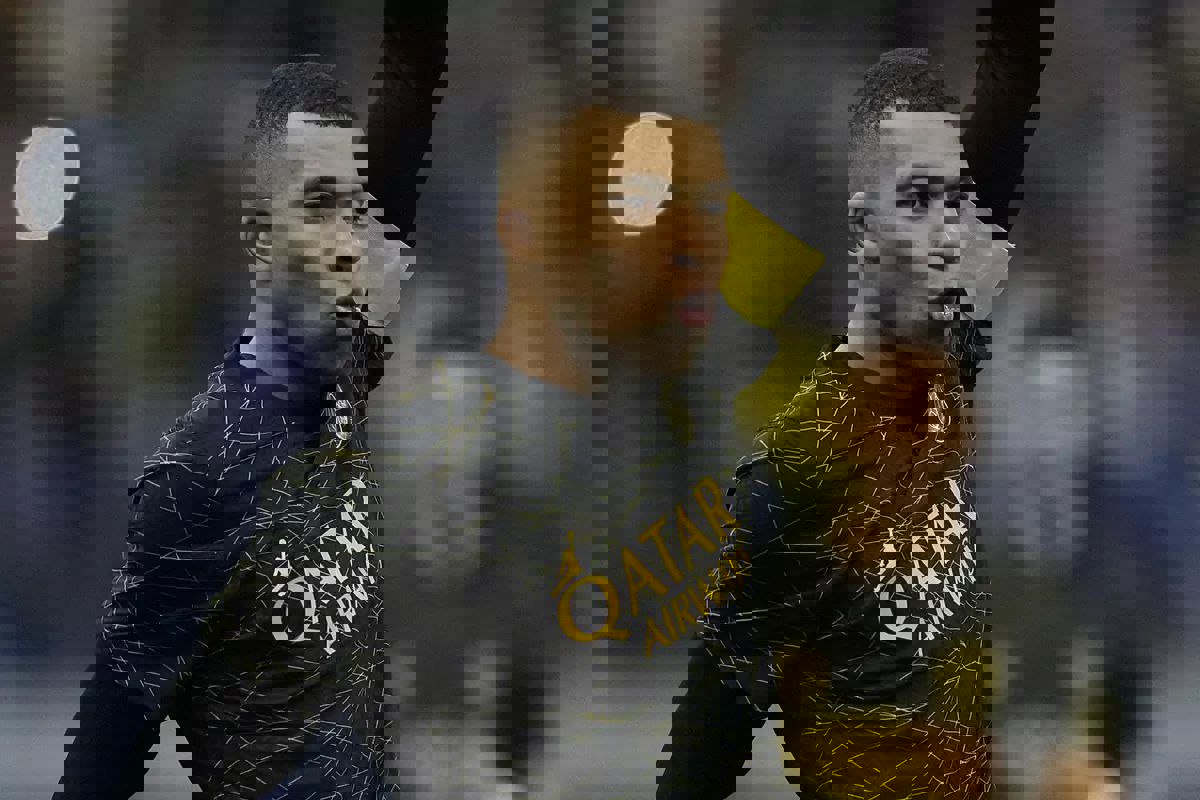 1901833