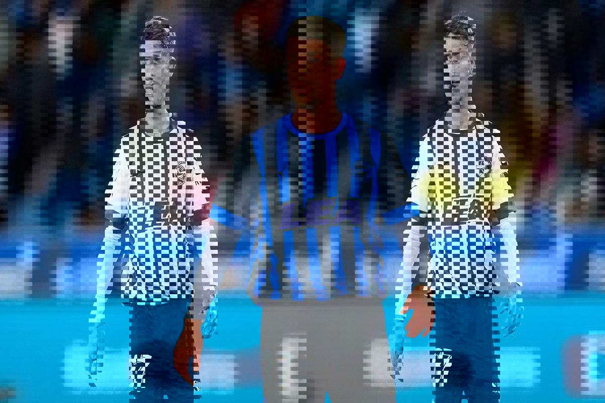1901885