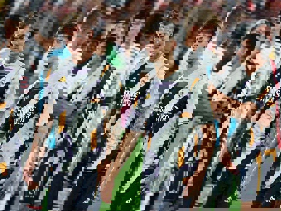 1901882