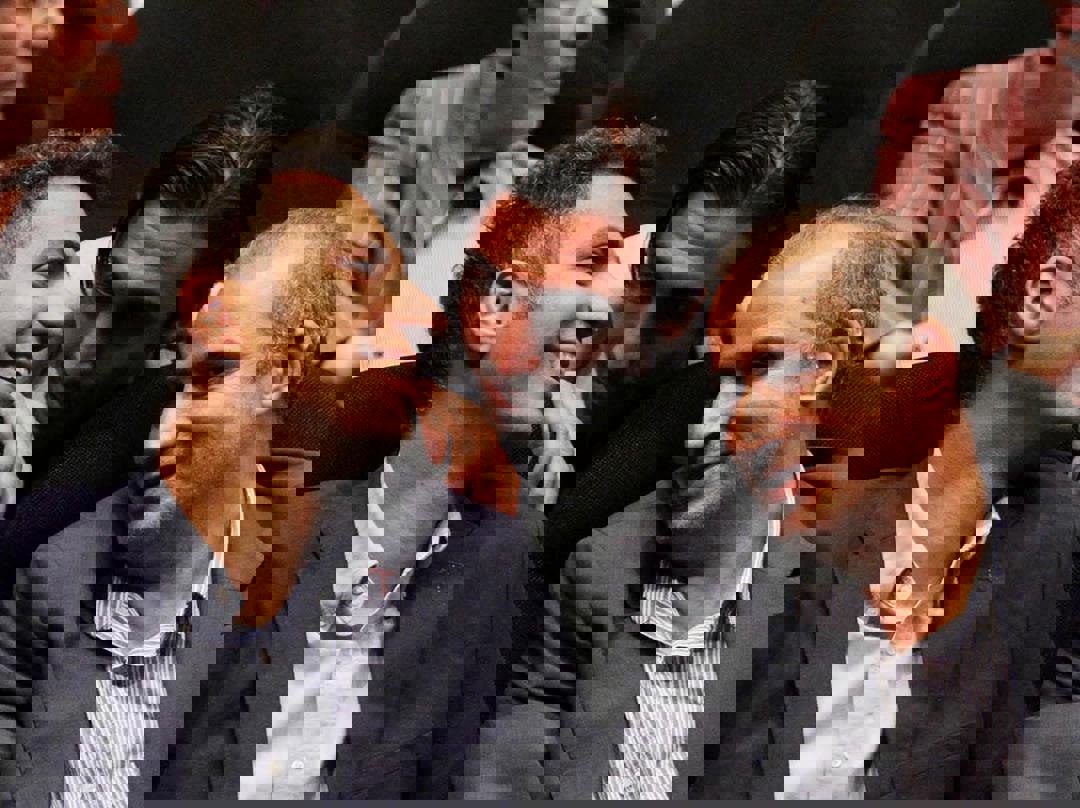 1901922