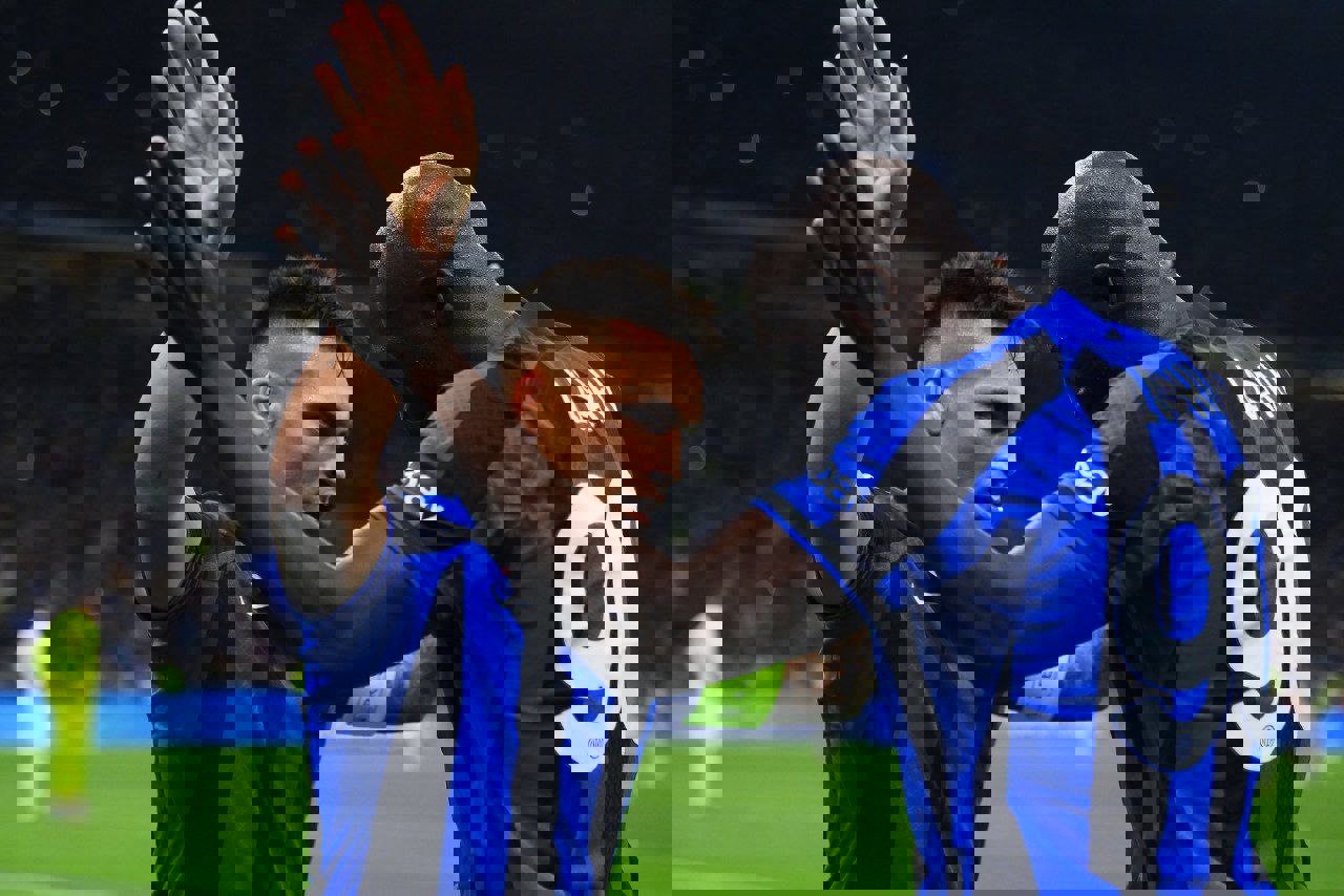 1902285