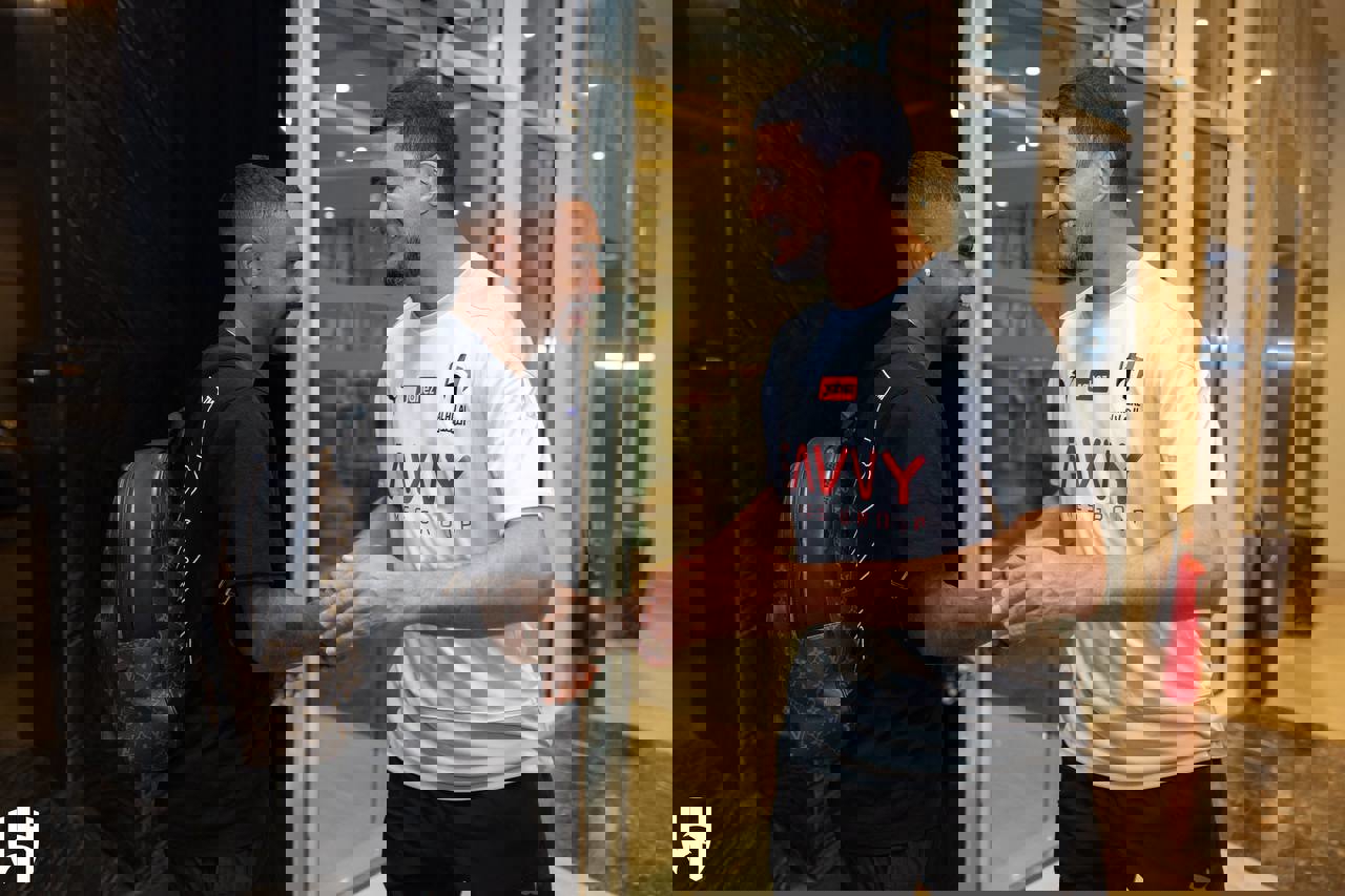 1902304