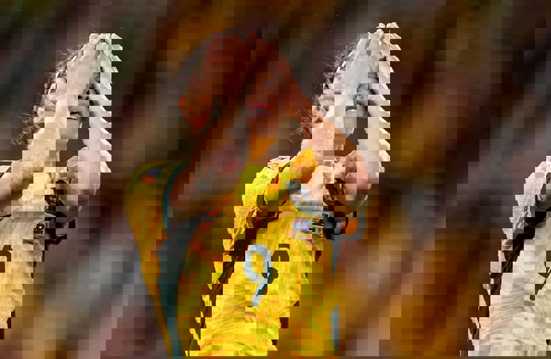 1902413