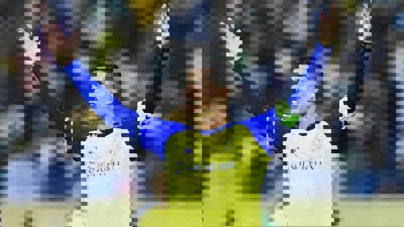 1902390