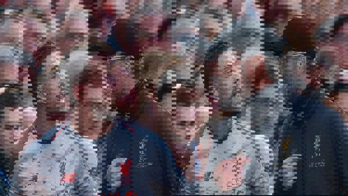 1902440