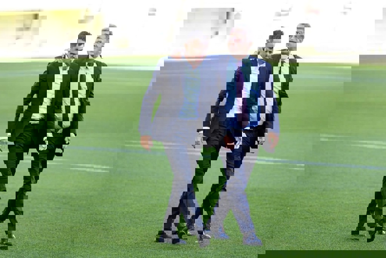 1902453