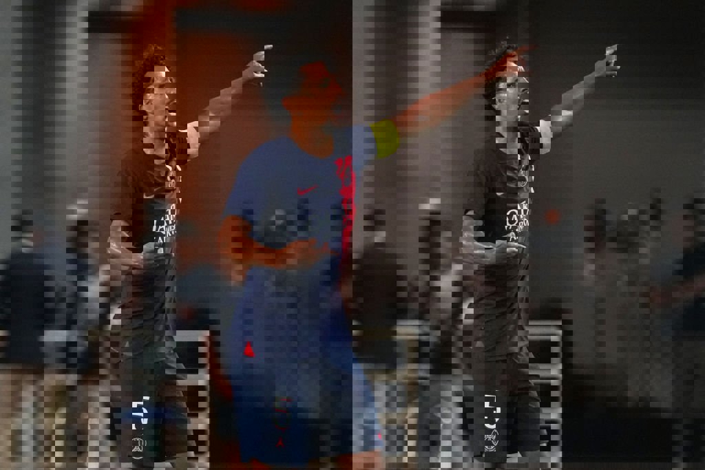 1902476