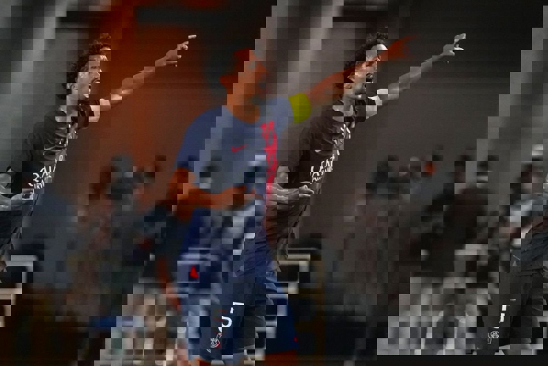1902476