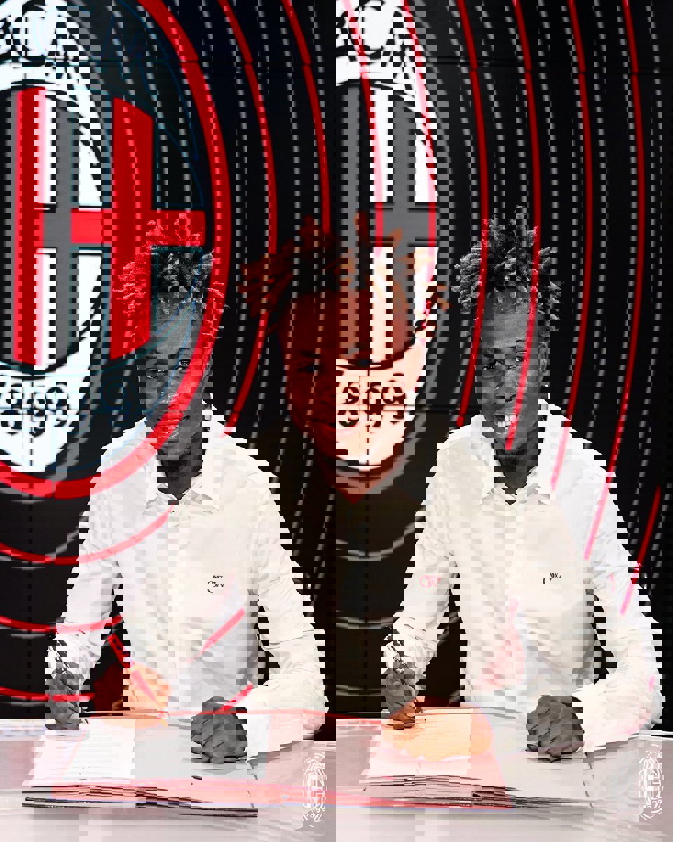 1902473