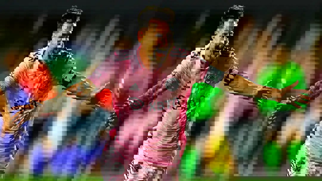 1902595