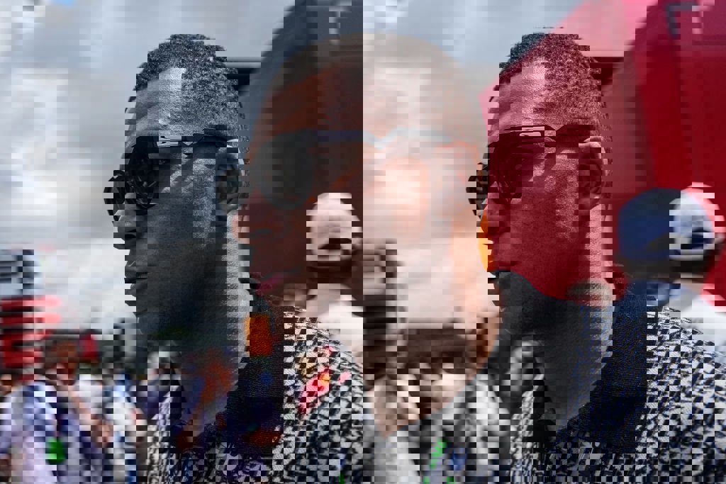 1902606