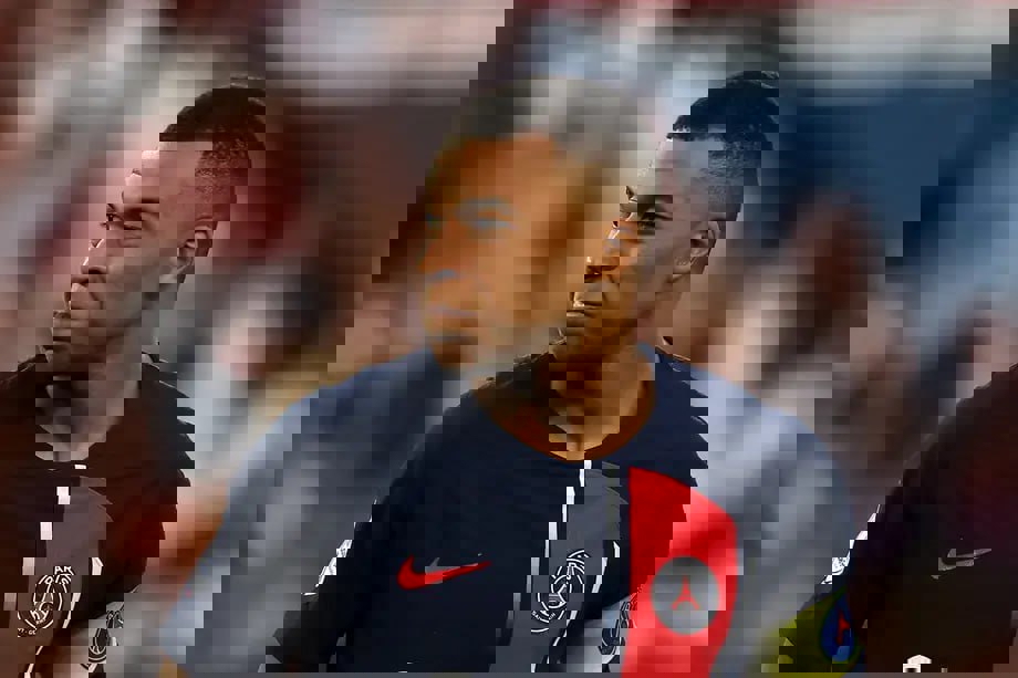 1902605