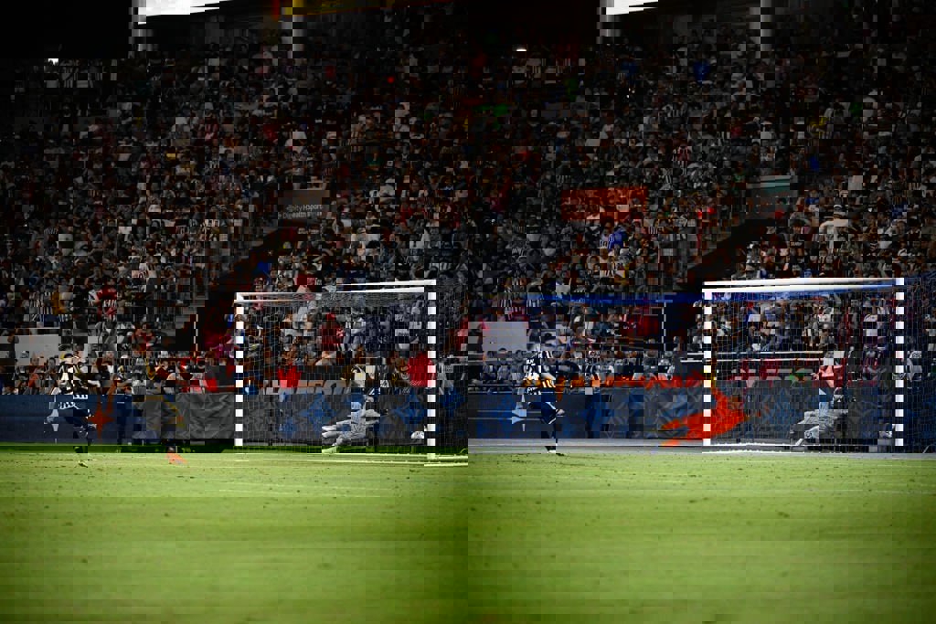 1902570