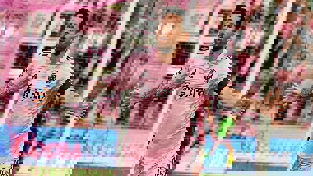1902629