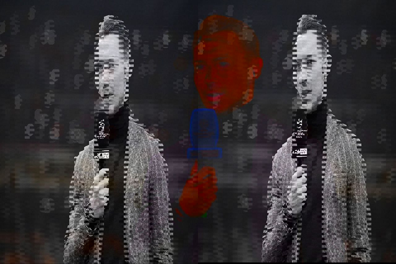 1902713