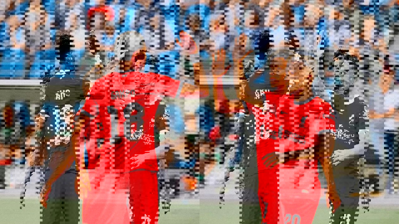 1902832