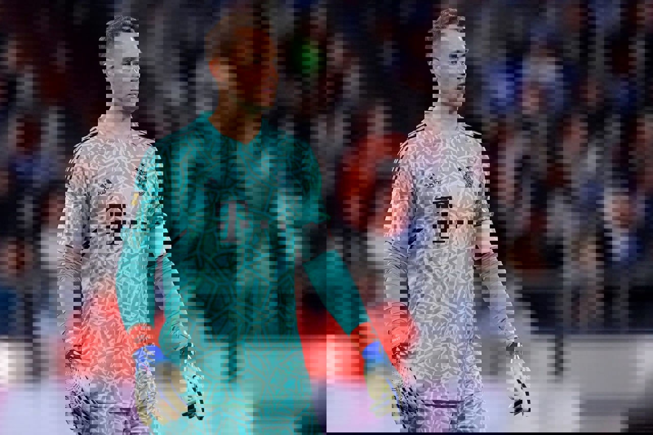 1902842