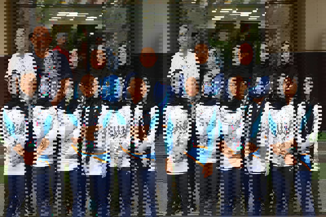 1902898
