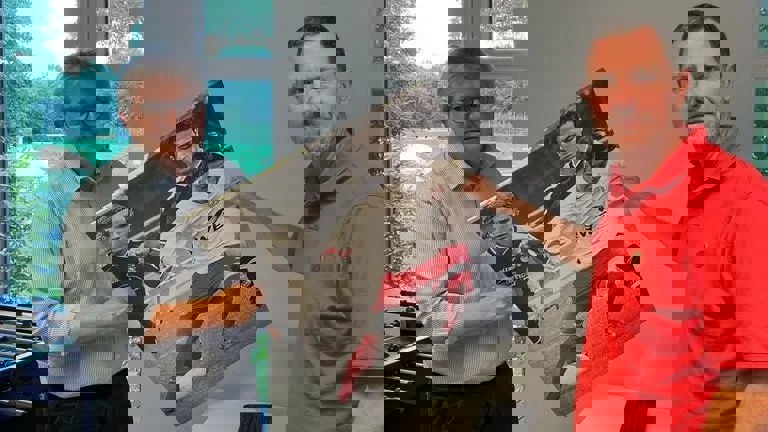1903047