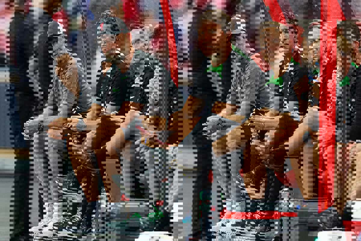 1903385