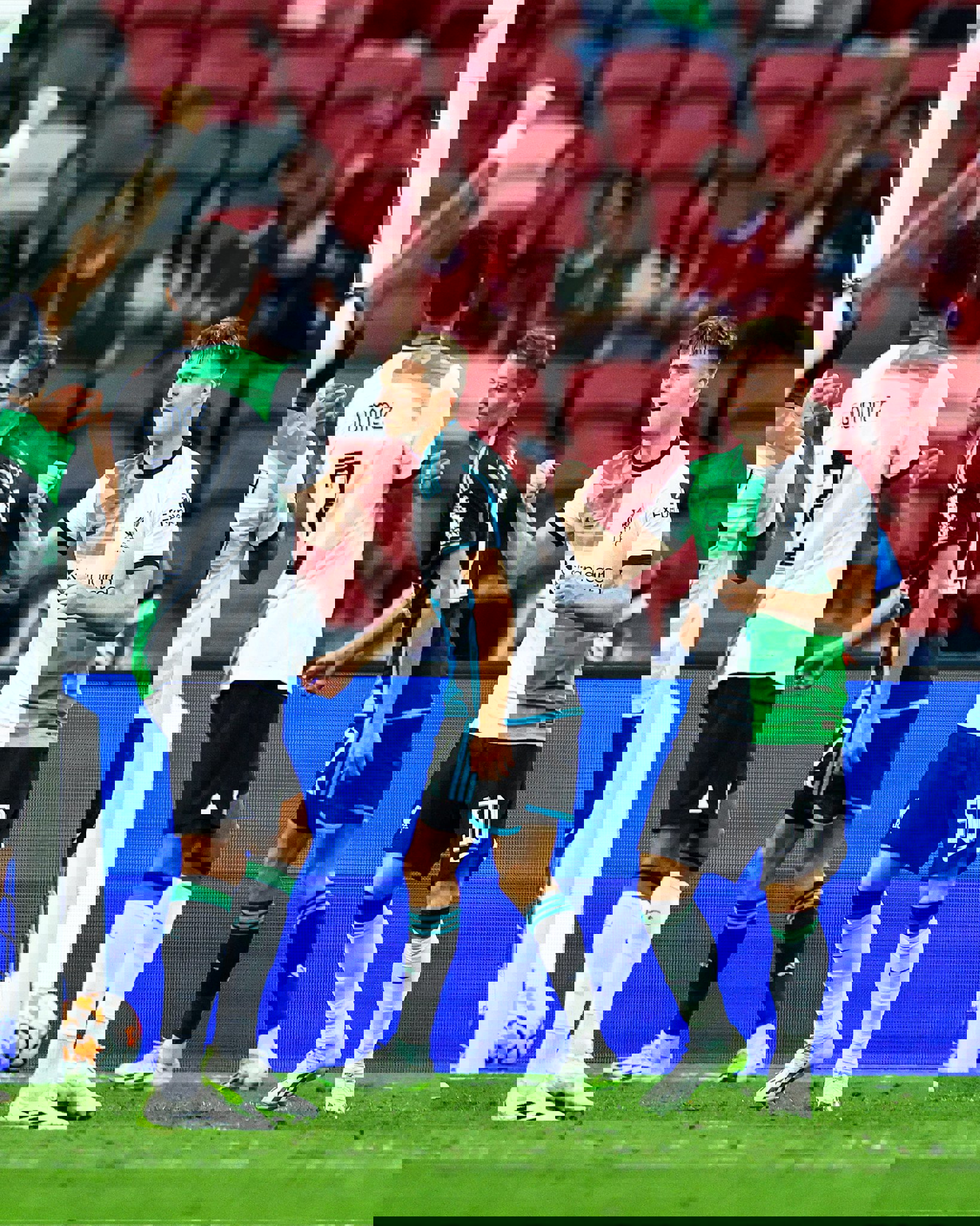 1903308