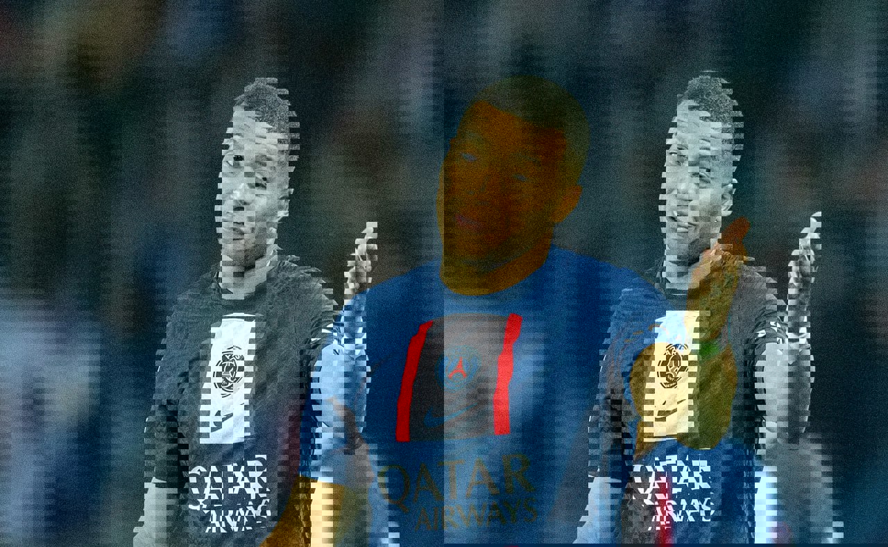 1903467