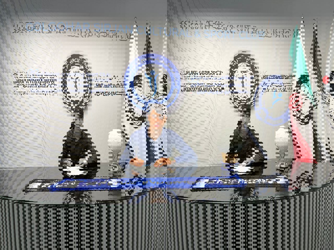 1903424