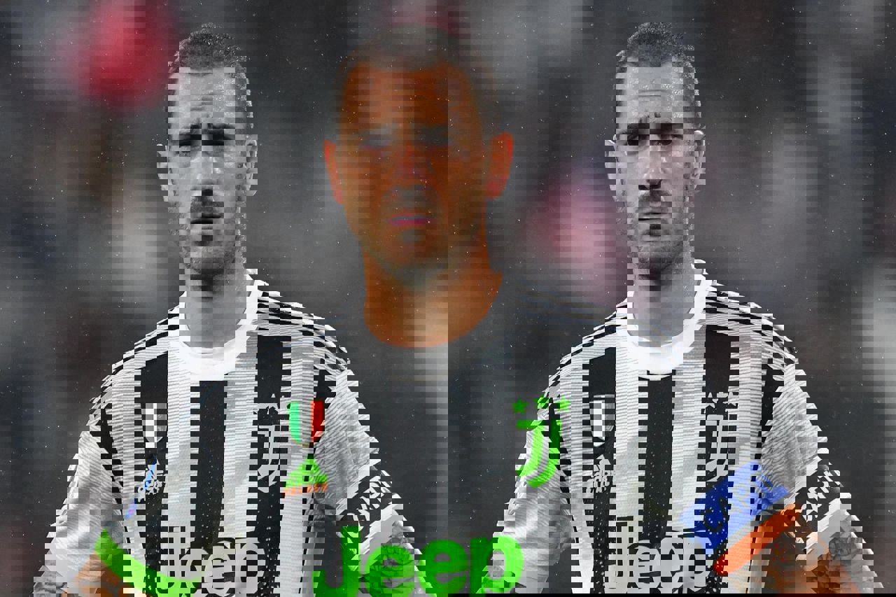 1903852