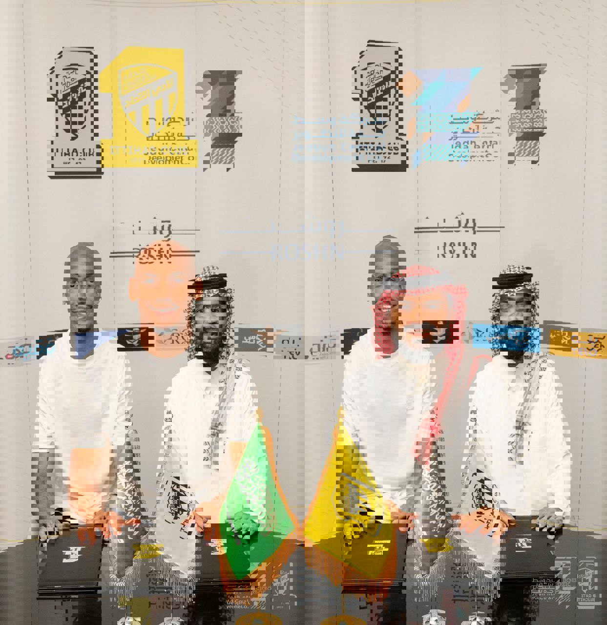 1903859
