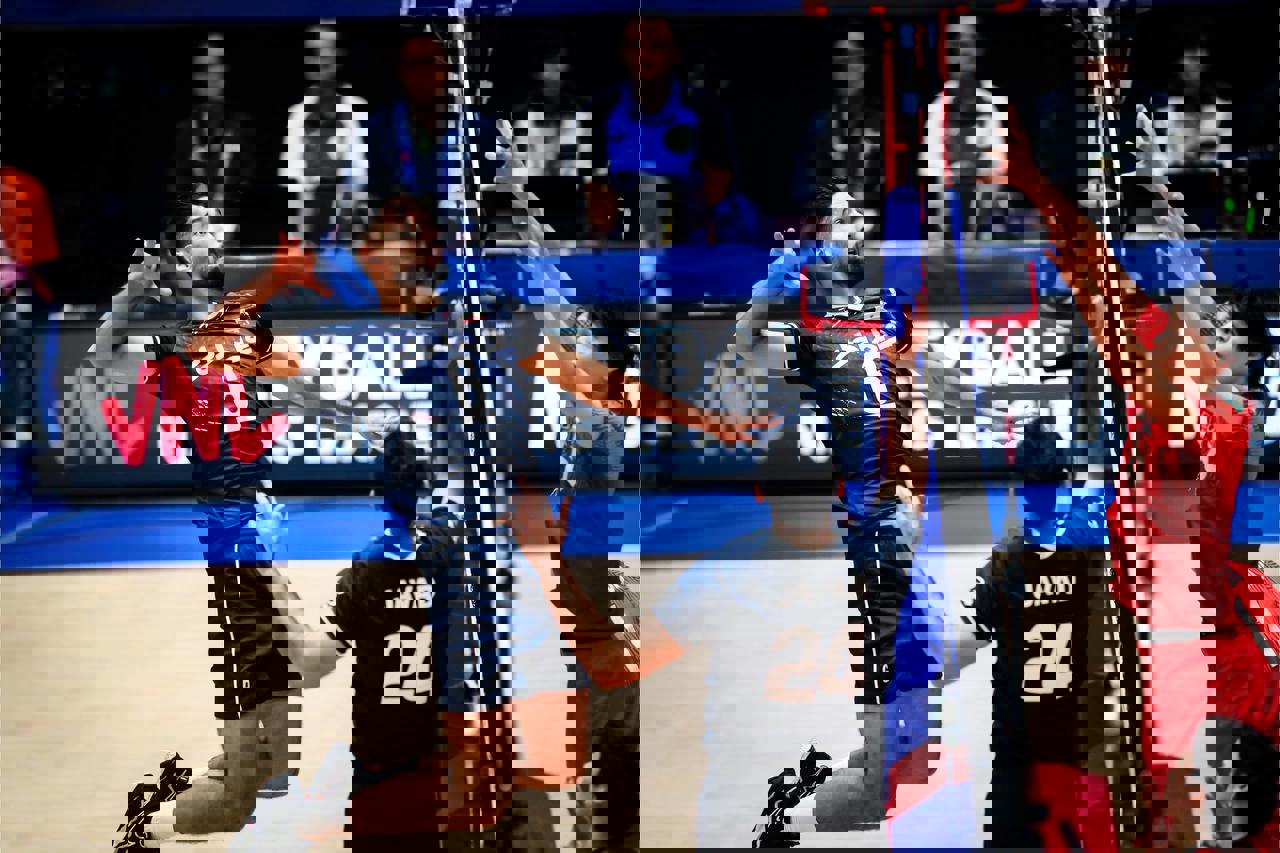 1903574