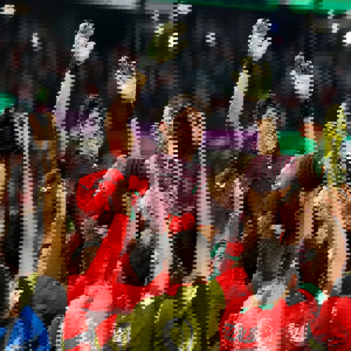 1903601