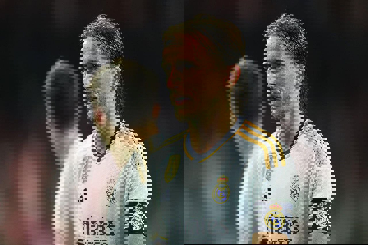 1903562