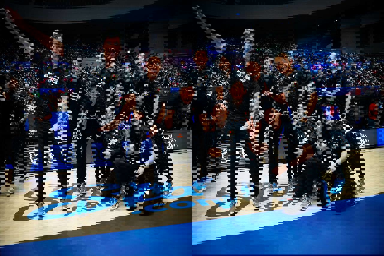 1903571