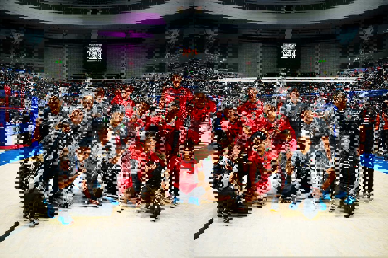 1903573