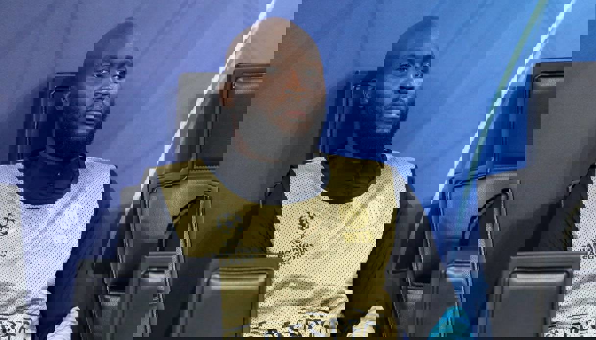 1903760