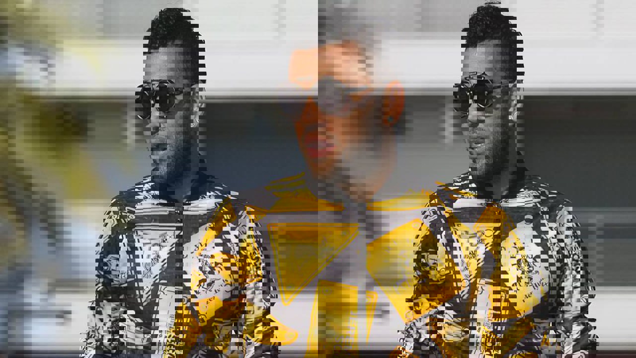1903833