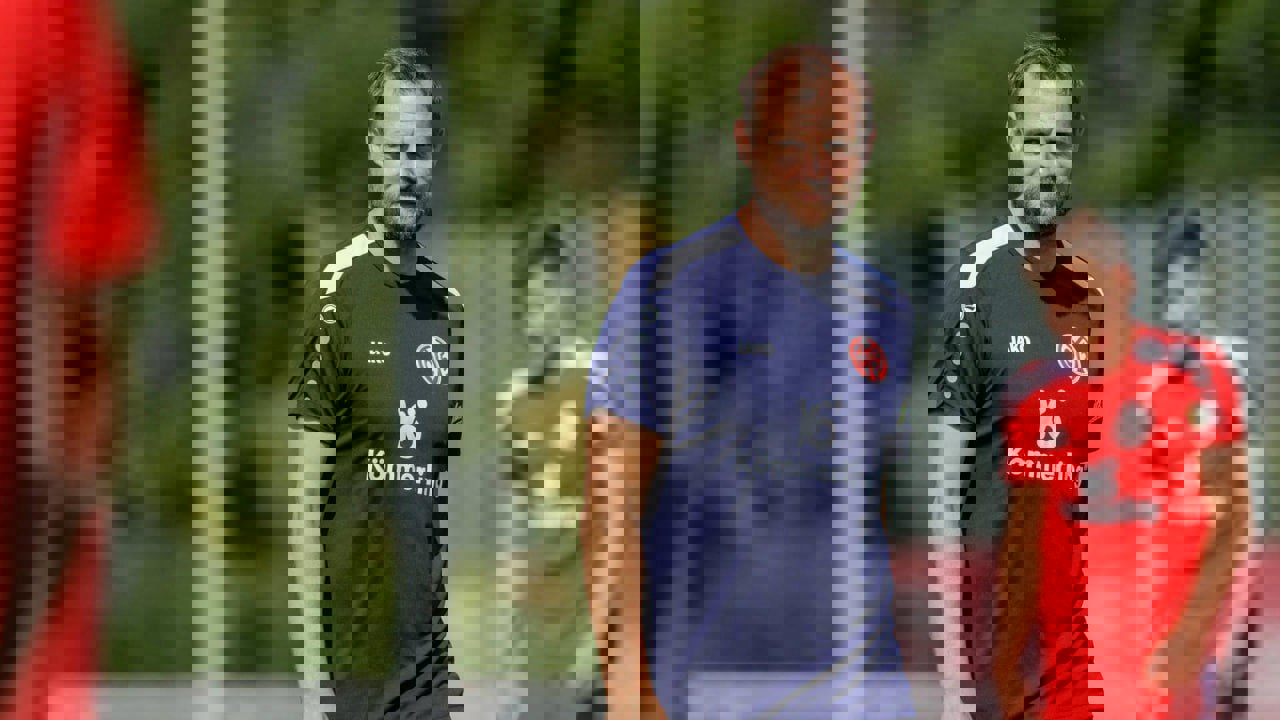 1903784
