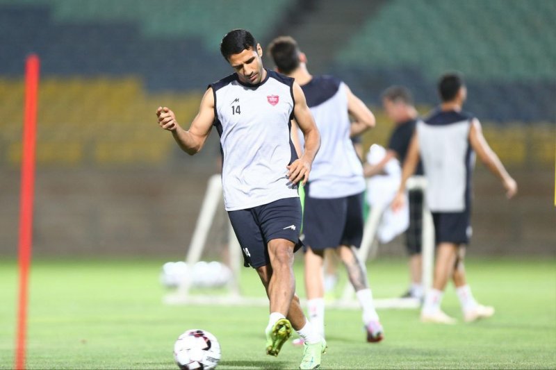 مسعود ریگی شماره پنج می‌پوشد؛/ استقلالی سابق با لباس کاپیتان‌ها در پرسپولیس