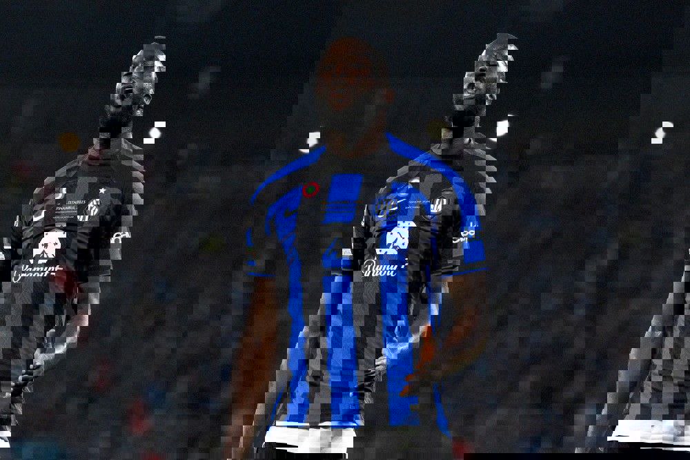 1903869