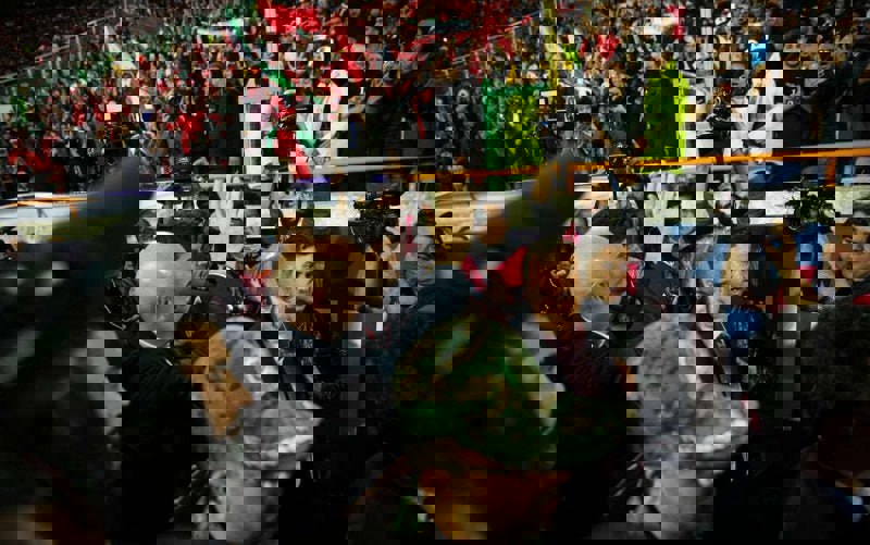 1903976