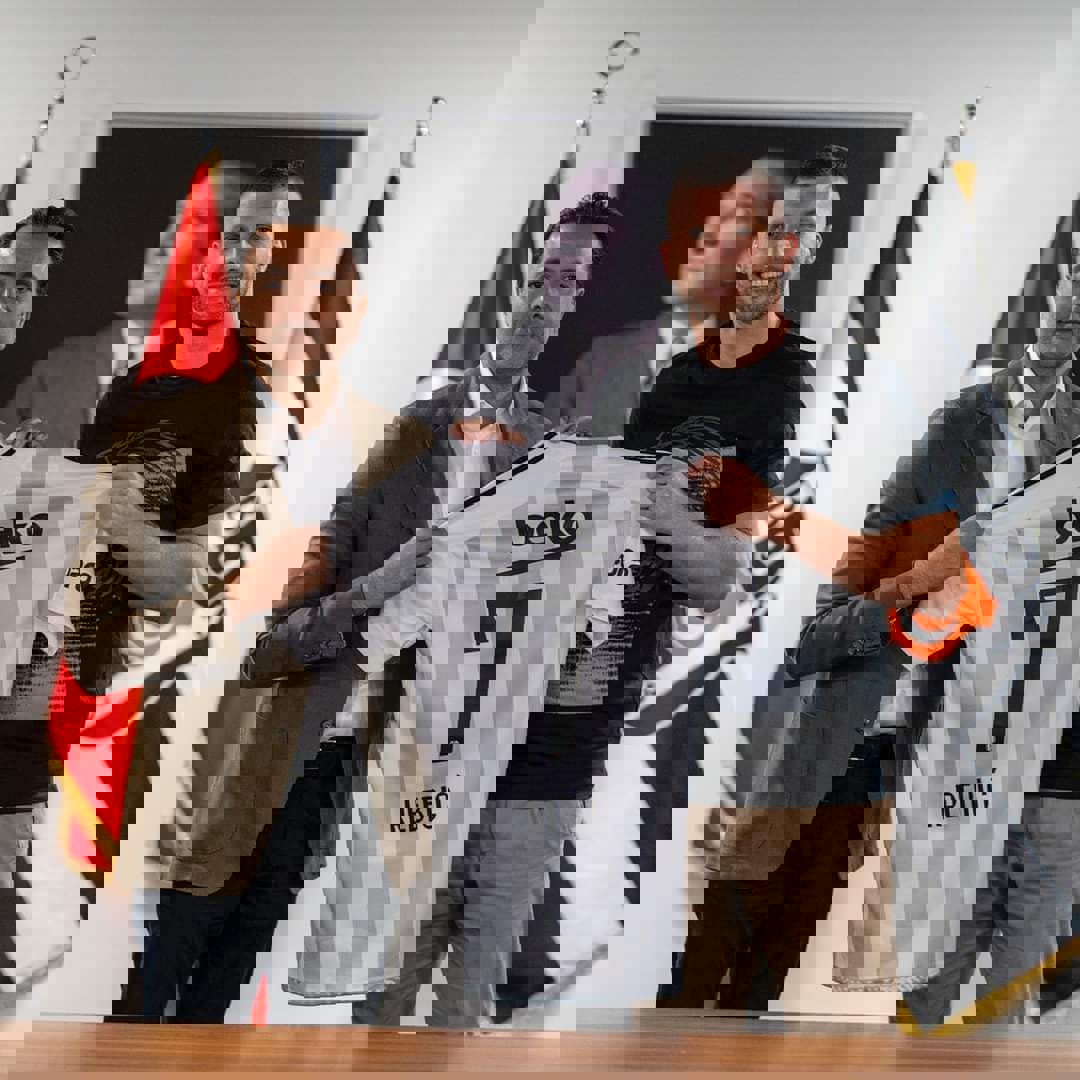 1903968