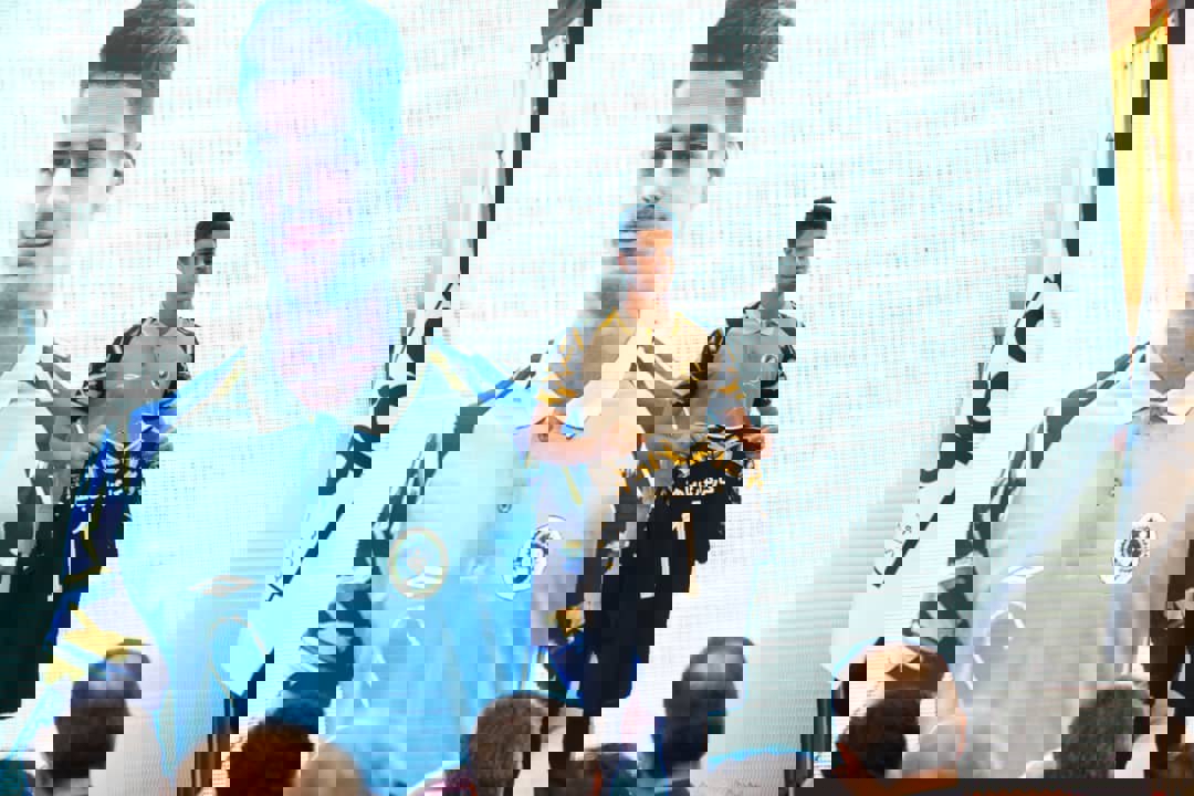 1904048